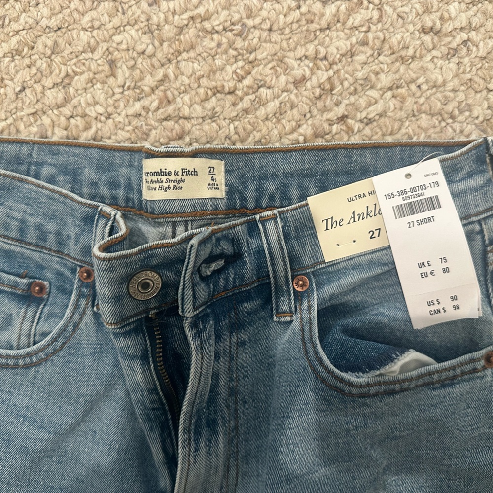 Abercrombie & Fitch ultra high rise ankle straight Jeans